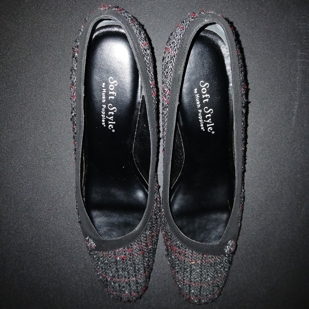 Soft Style Women's Black and Red Patterned Heels
